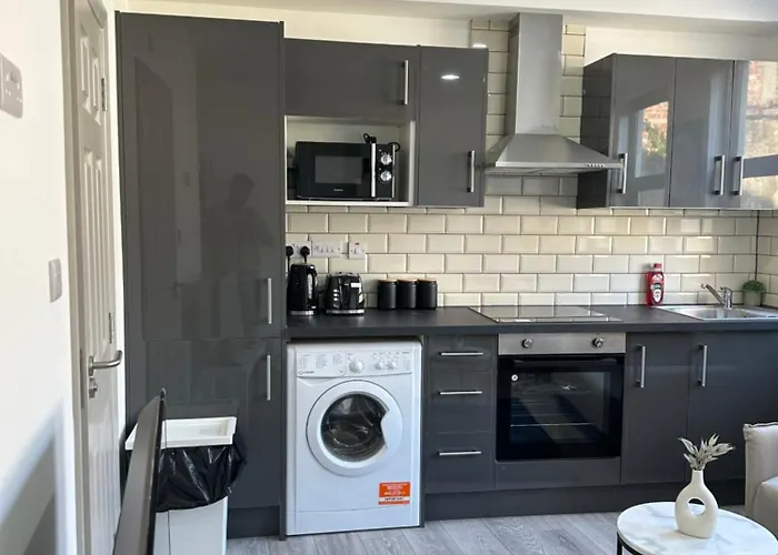 Luxury 1 Bedroom With Open Plan Kitchen For 6 Person In Central London! E1
