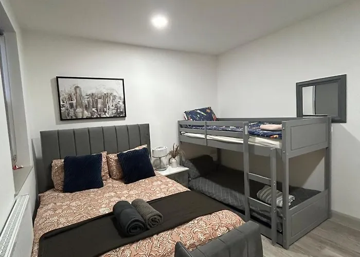 Luxury 1 Bedroom With Open Plan Kitchen For 6 Person In Central London! E1